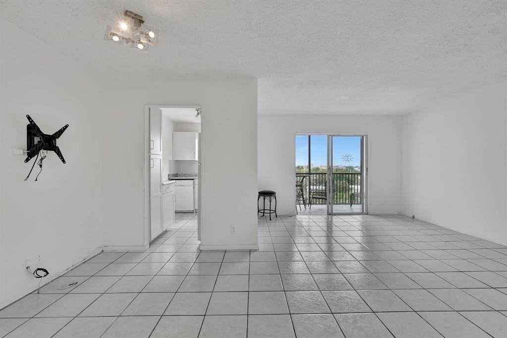 2350 Ne 14th Street Cswy #611 - Photo 7 of 27