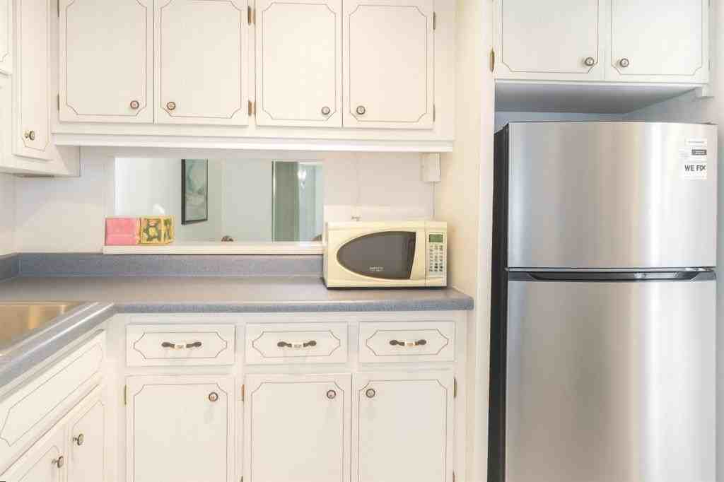 950 Hillcrest Drive #202 - Photo 4 of 19