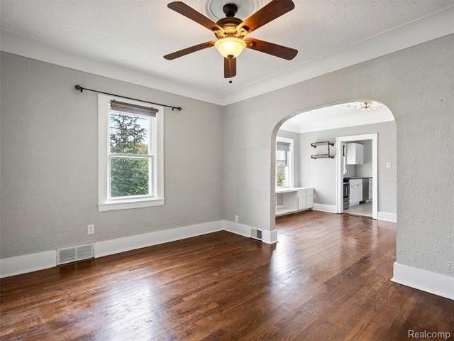 27 Nakota St - Photo 3 of 24