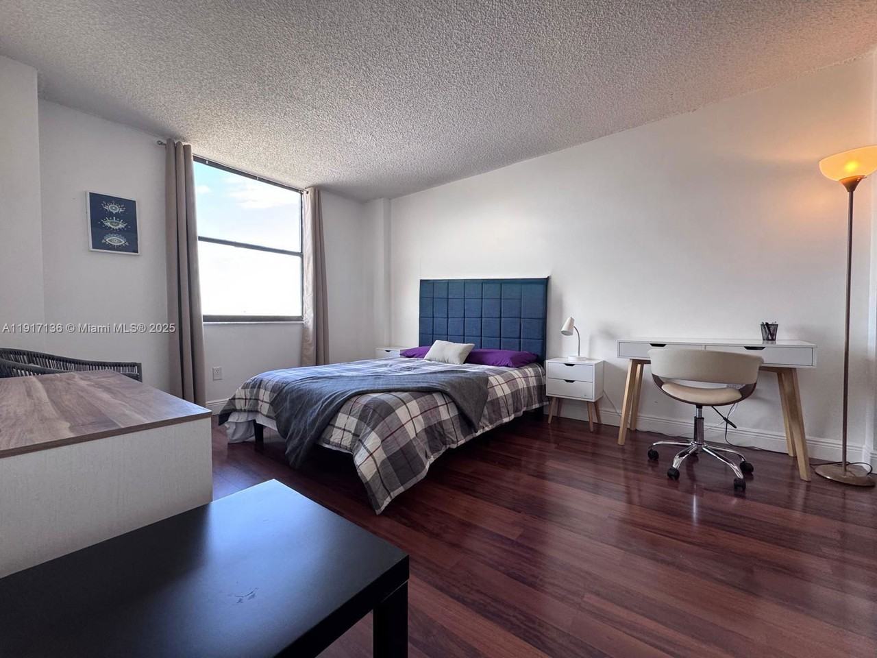 1470 Ne 123rd St - Photo 4 of 8