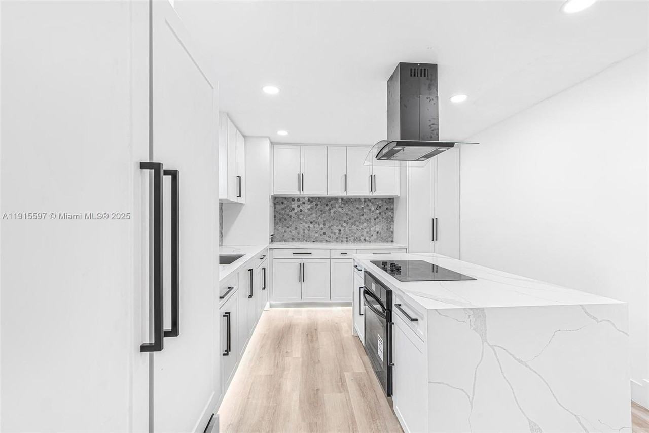 216 Ne 160th St - Photo 7 of 8