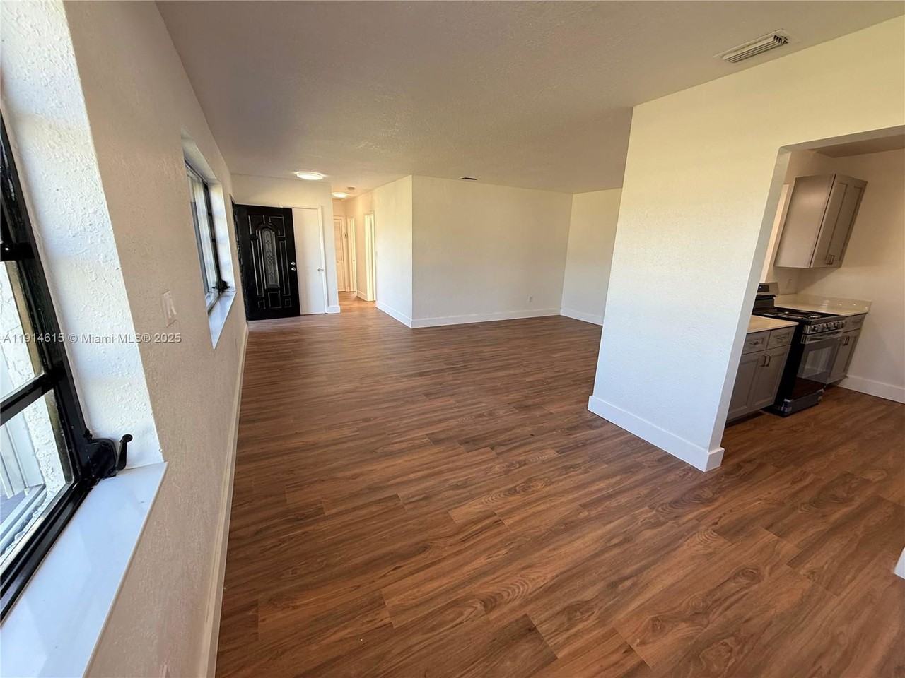 1430 Nw 176th Ter - Photo 4 of 8