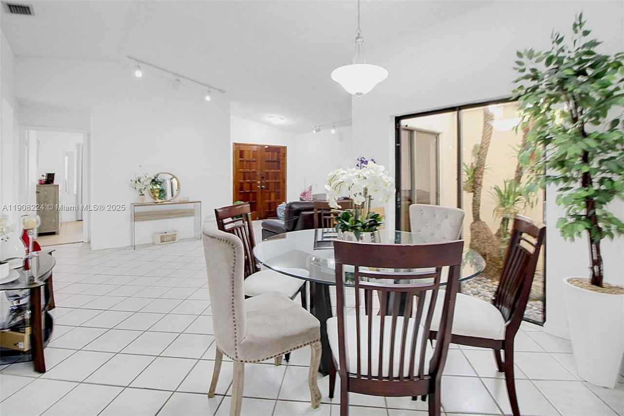 13625 Sw 99th Ter #13625 - Photo 3 of 8