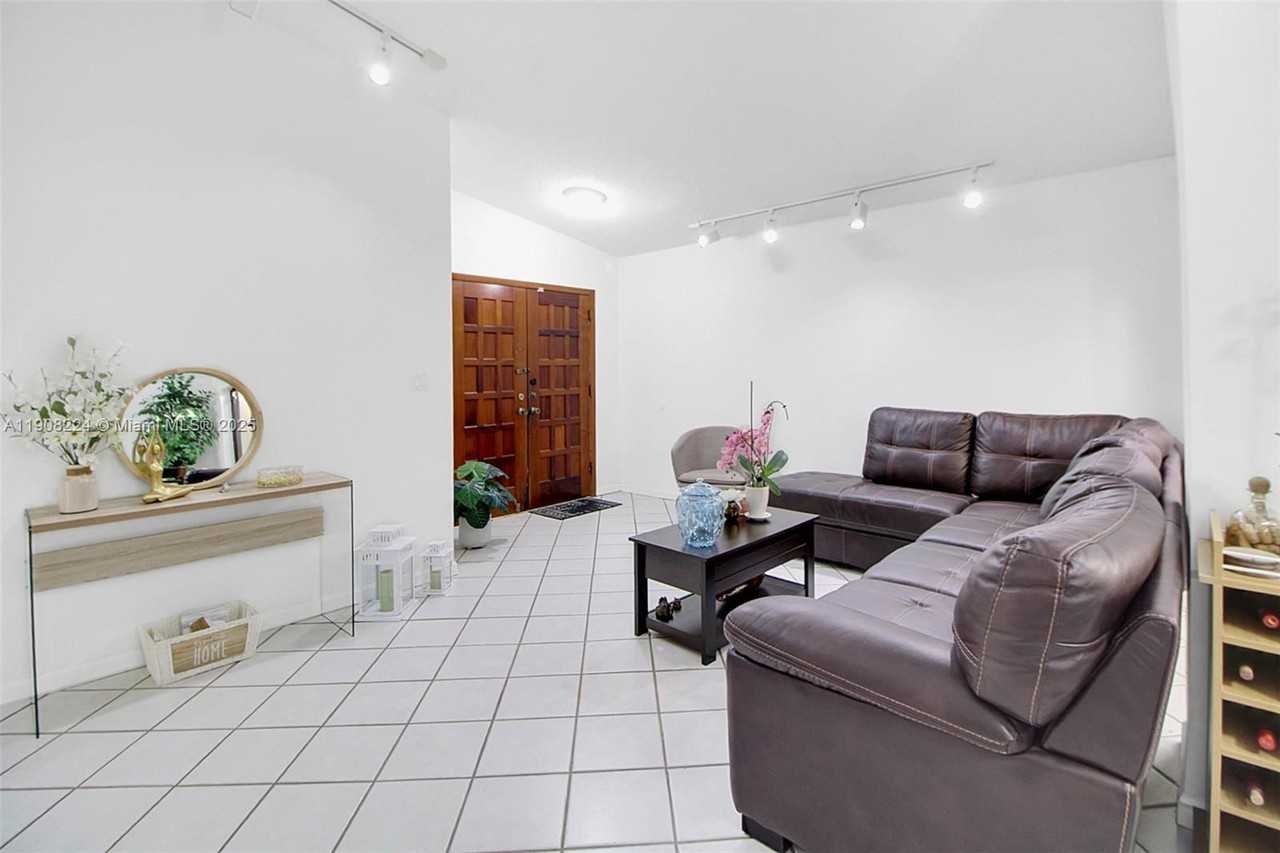 13625 Sw 99th Ter #13625 - Photo 4 of 8