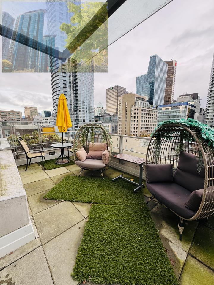 535 Smithe St - Photo 2 of 25