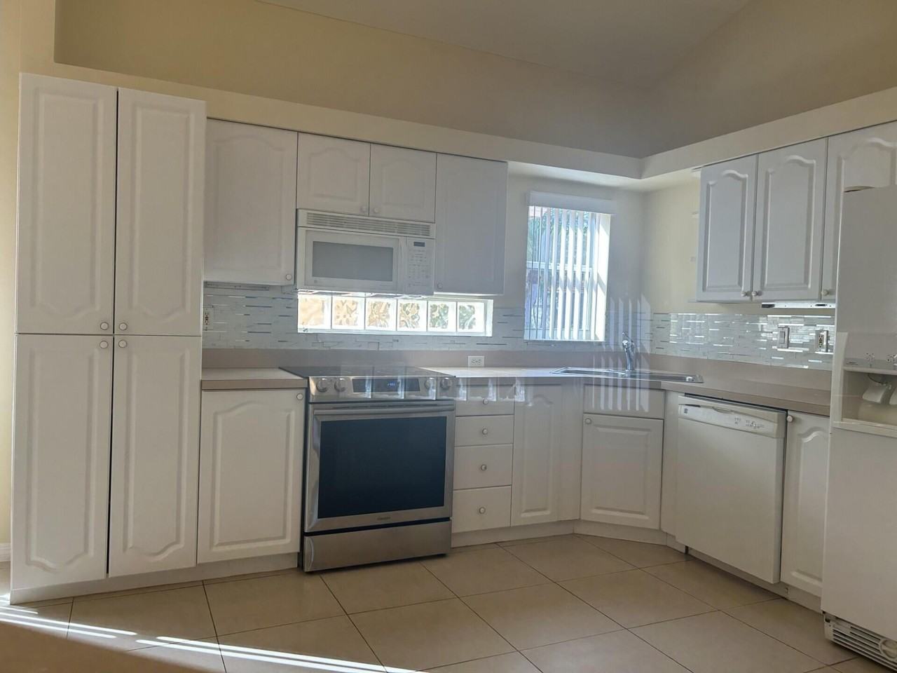 8008 Via Hacienda - Photo 6 of 24