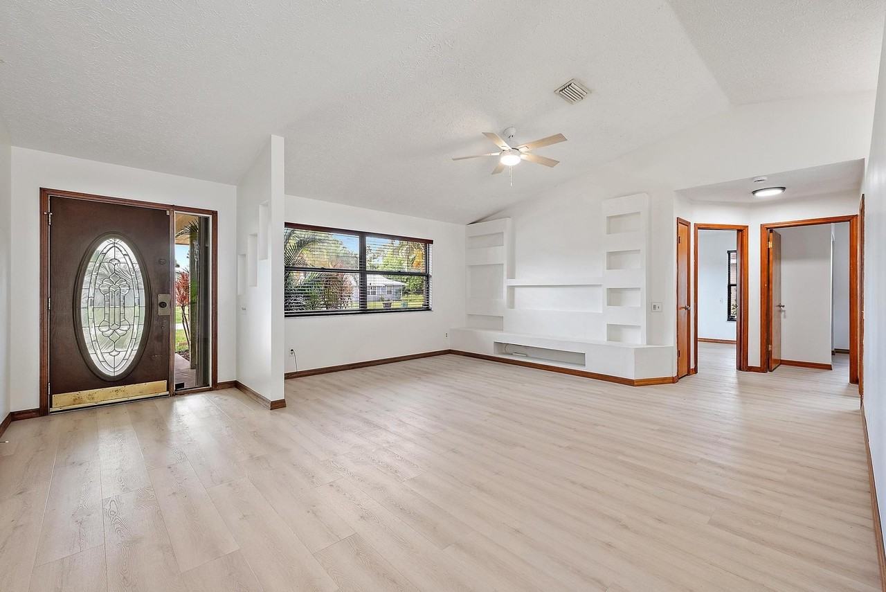 489 Se Evergreen Ter - Photo 2 of 25