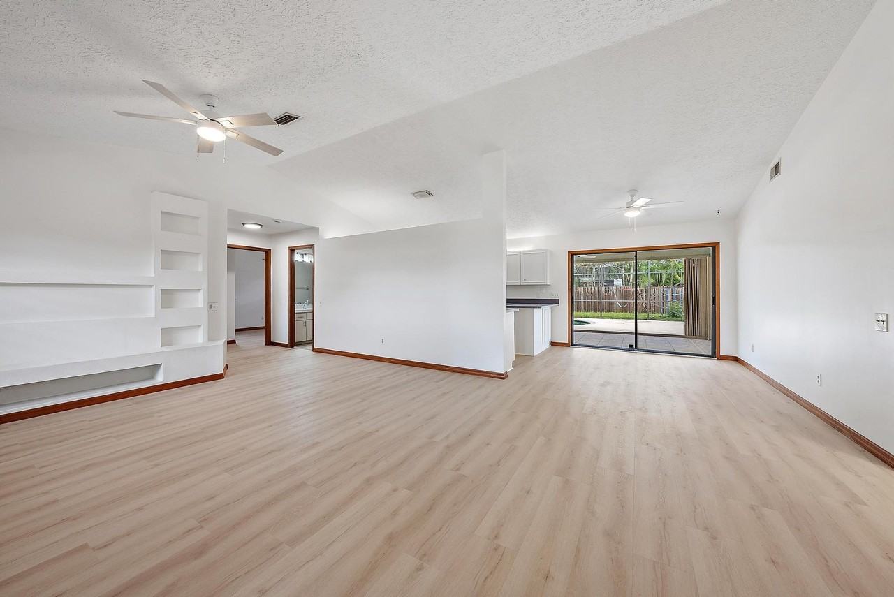 489 Se Evergreen Ter - Photo 5 of 25