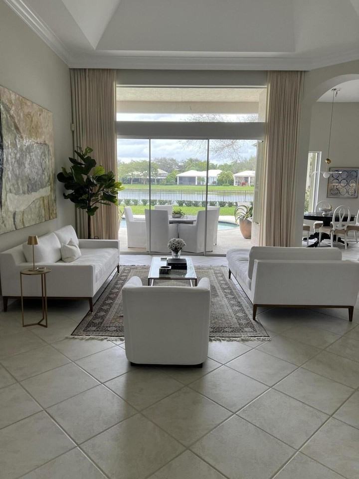 17 Bermuda Lake Dr - Photo 2 of 50