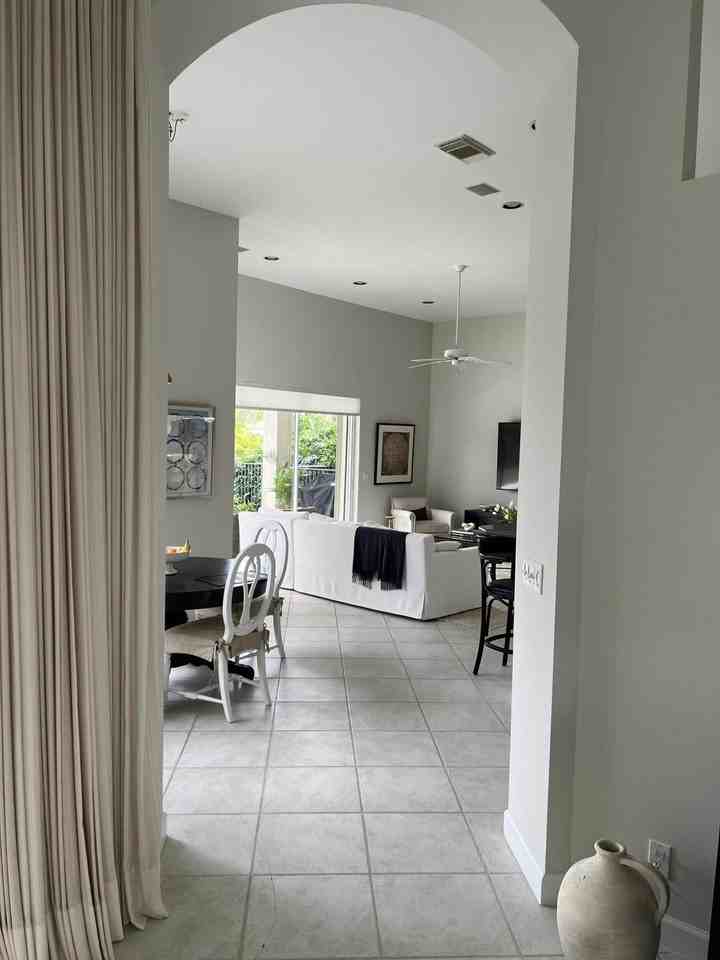 17 Bermuda Lake Dr - Photo 3 of 50