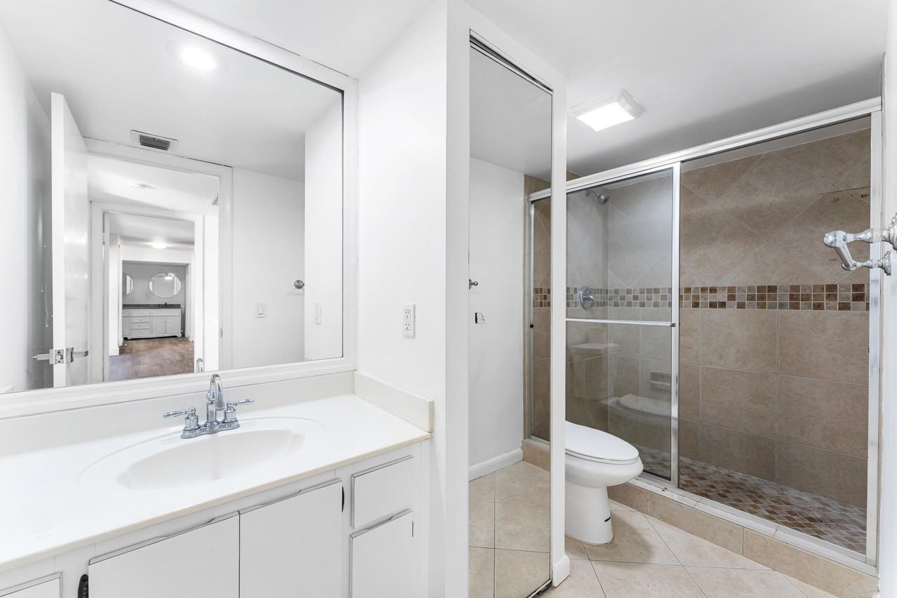 1700 Embassy Dr #708 - Photo 4 of 28