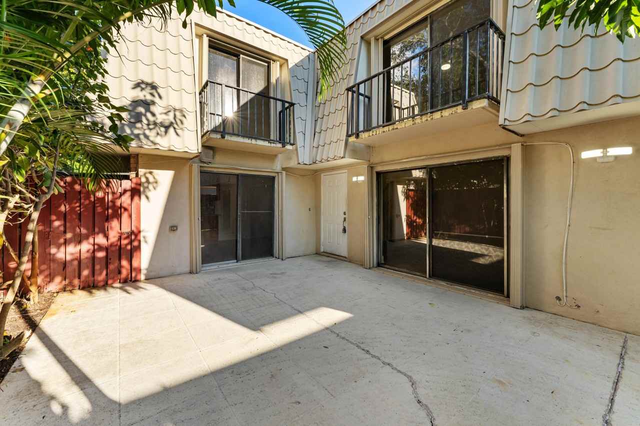 1700 Embassy Dr #708 - Photo 7 of 28