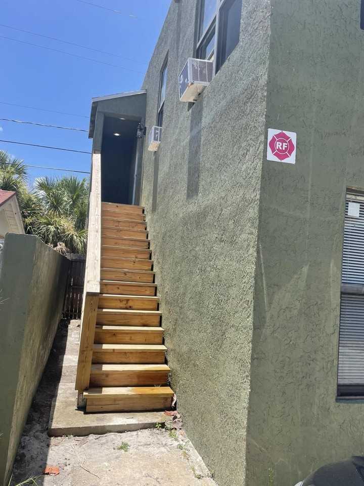 432 15th St #2 - Photo 2 of 10