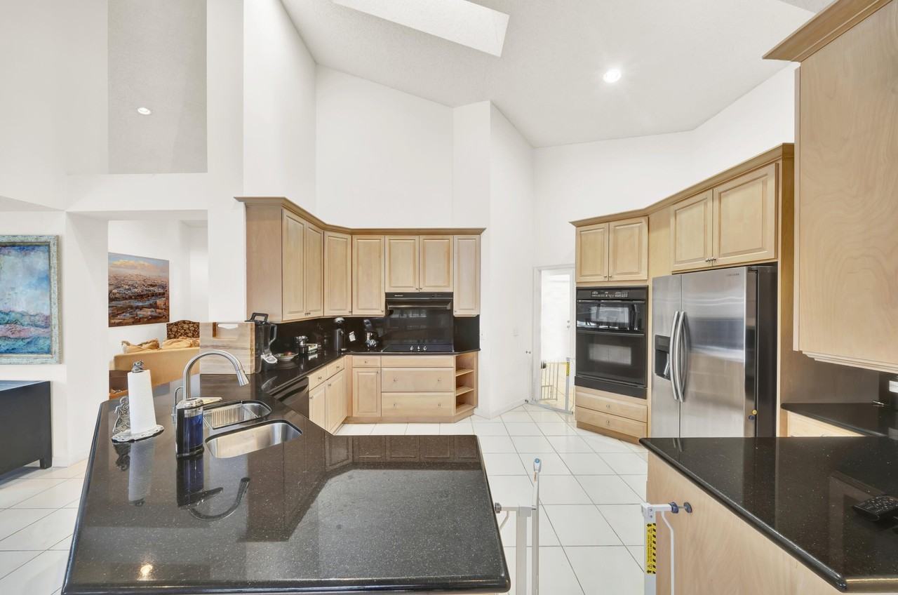 20513 Sausalito Drive - Photo 6 of 39