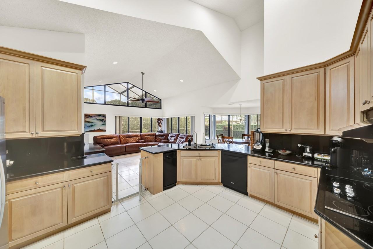 20513 Sausalito Drive - Photo 7 of 39