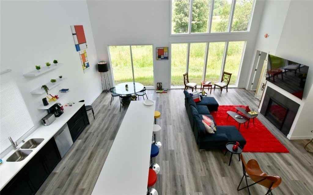 1021 Gardner Street - Photo 2 of 8