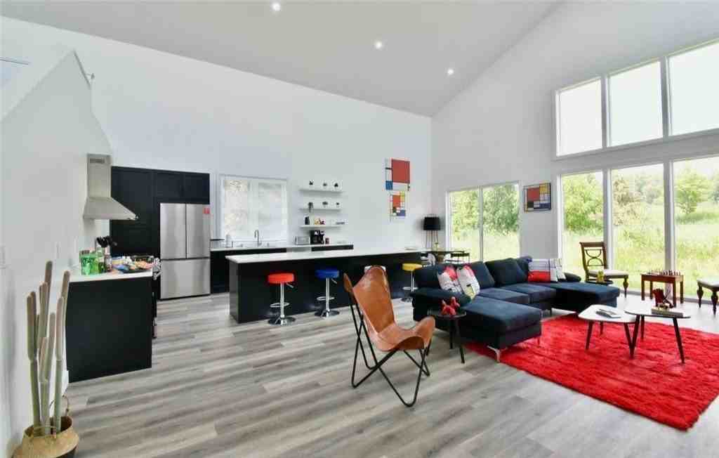 1021 Gardner Street - Photo 3 of 8