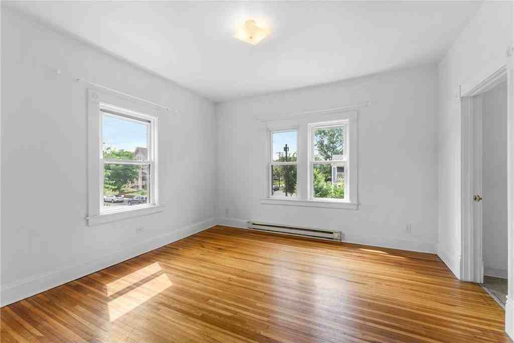 2559 Aldrich Ave S - Photo 5 of 23