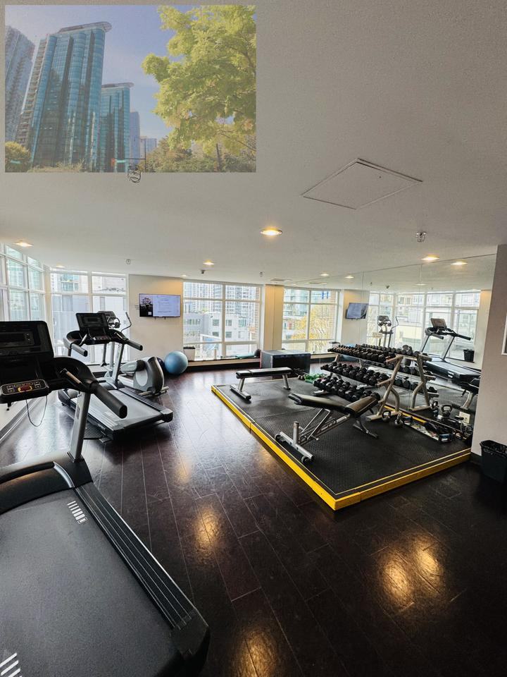 535 Smithe St - Photo 6 of 25