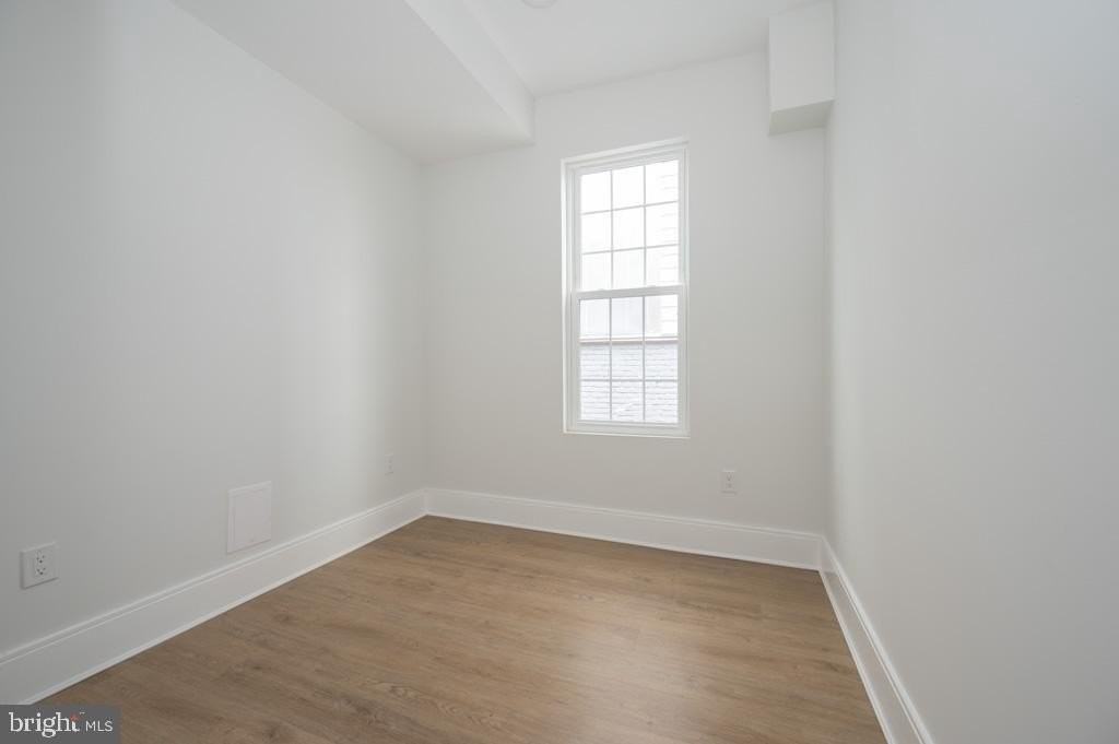 3321 11th St Nw Apt 4 #4 - Photo 5 of 10