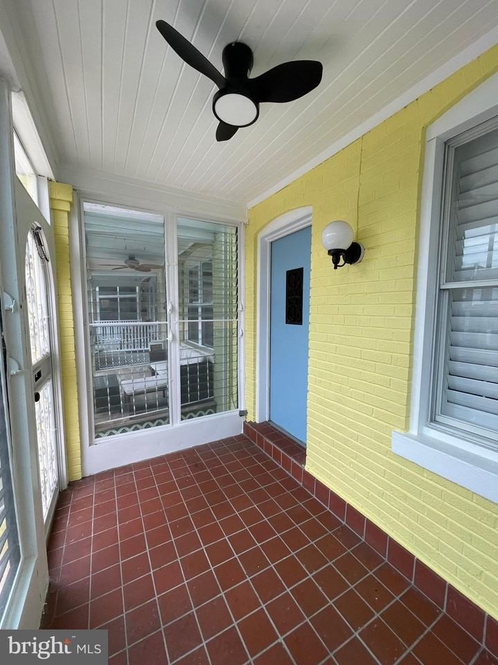 539 24th Street Northeast - Photo 5 of 37