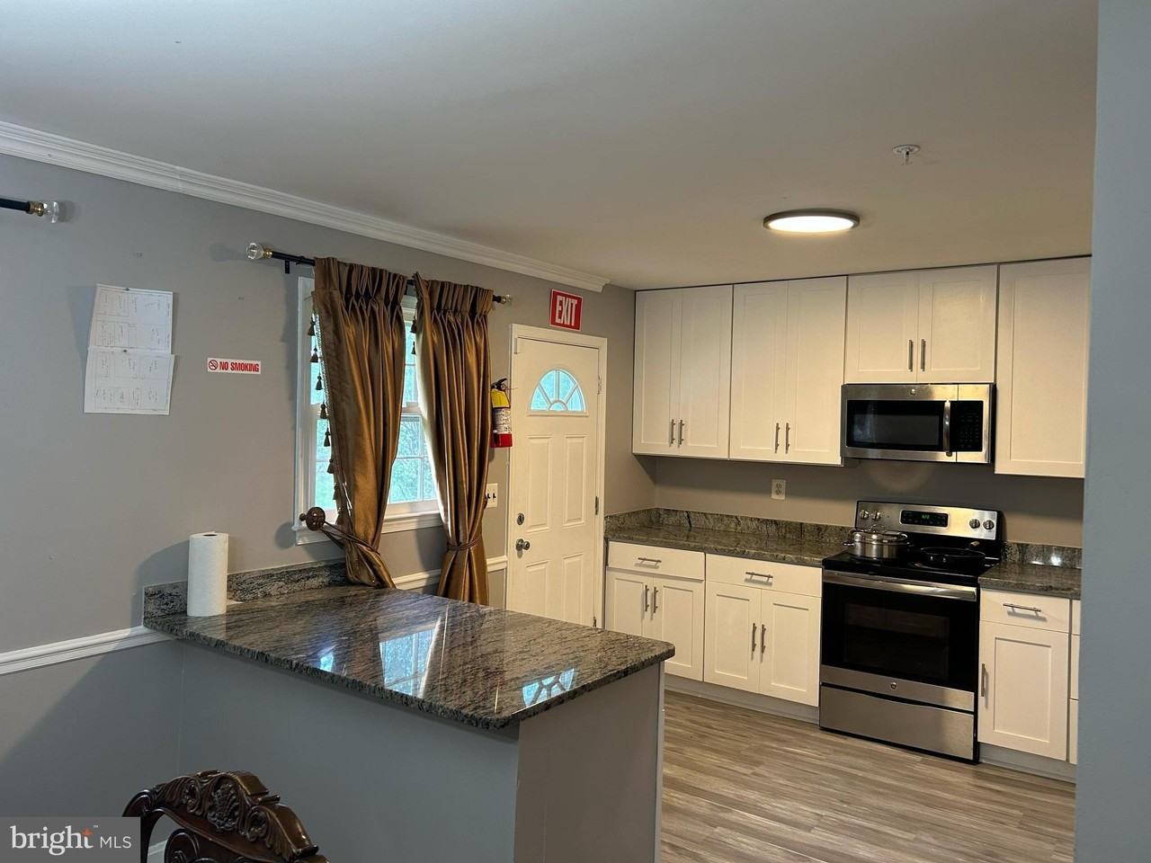 10710 Tyrone Dr - Photo 4 of 21