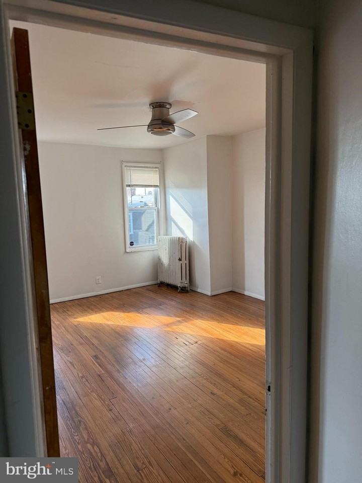 6044 Washington Avenue - Photo 3 of 10