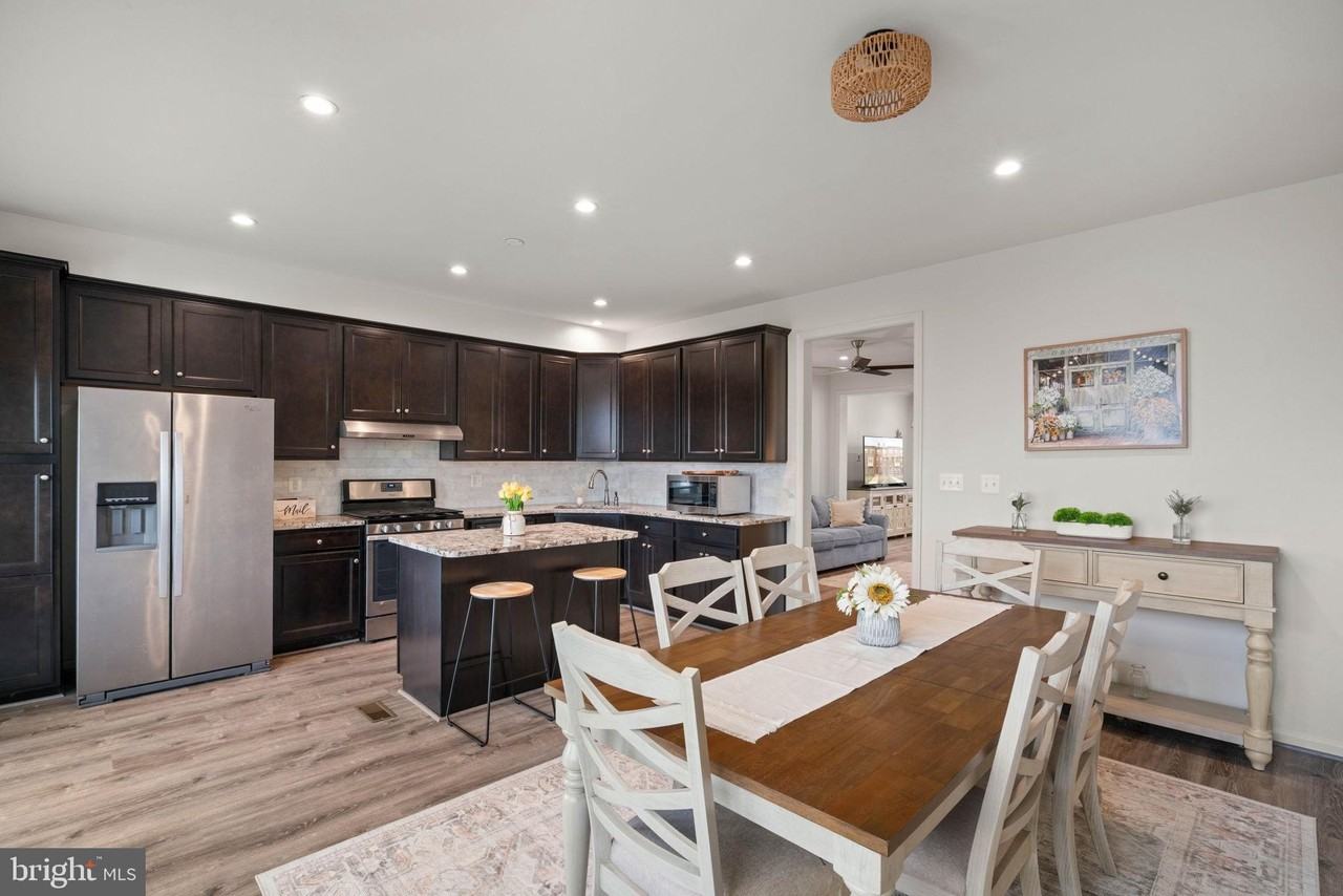 15981 Marsh Pl - Photo 7 of 40