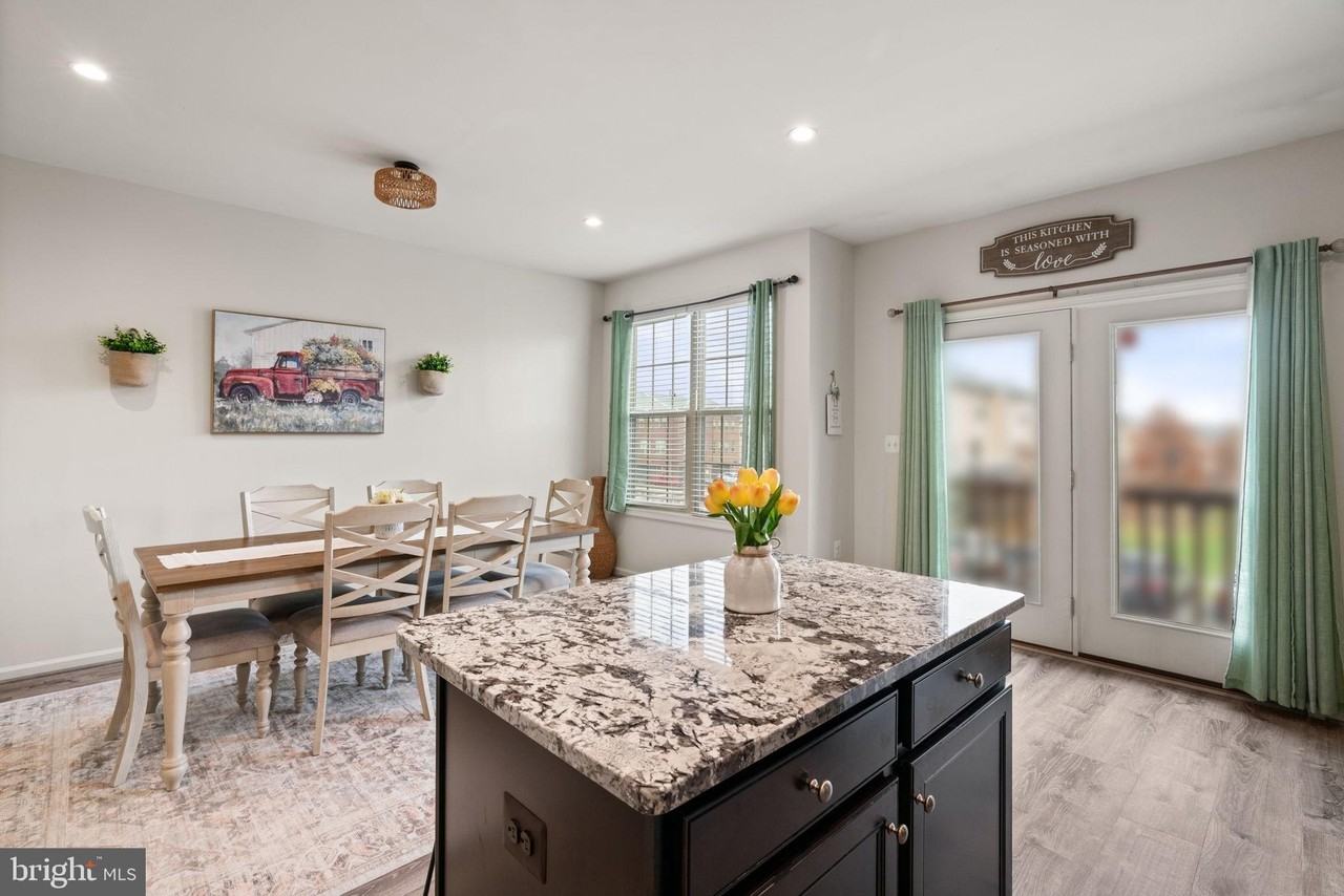 15981 Marsh Pl - Photo 6 of 40