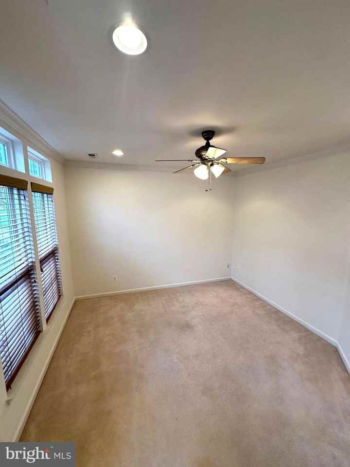 2100 Abbottsbury Way - Photo 3 of 21