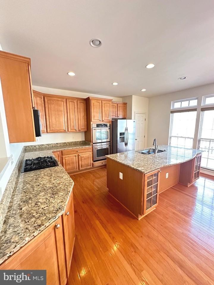 2100 Abbottsbury Way - Photo 6 of 21