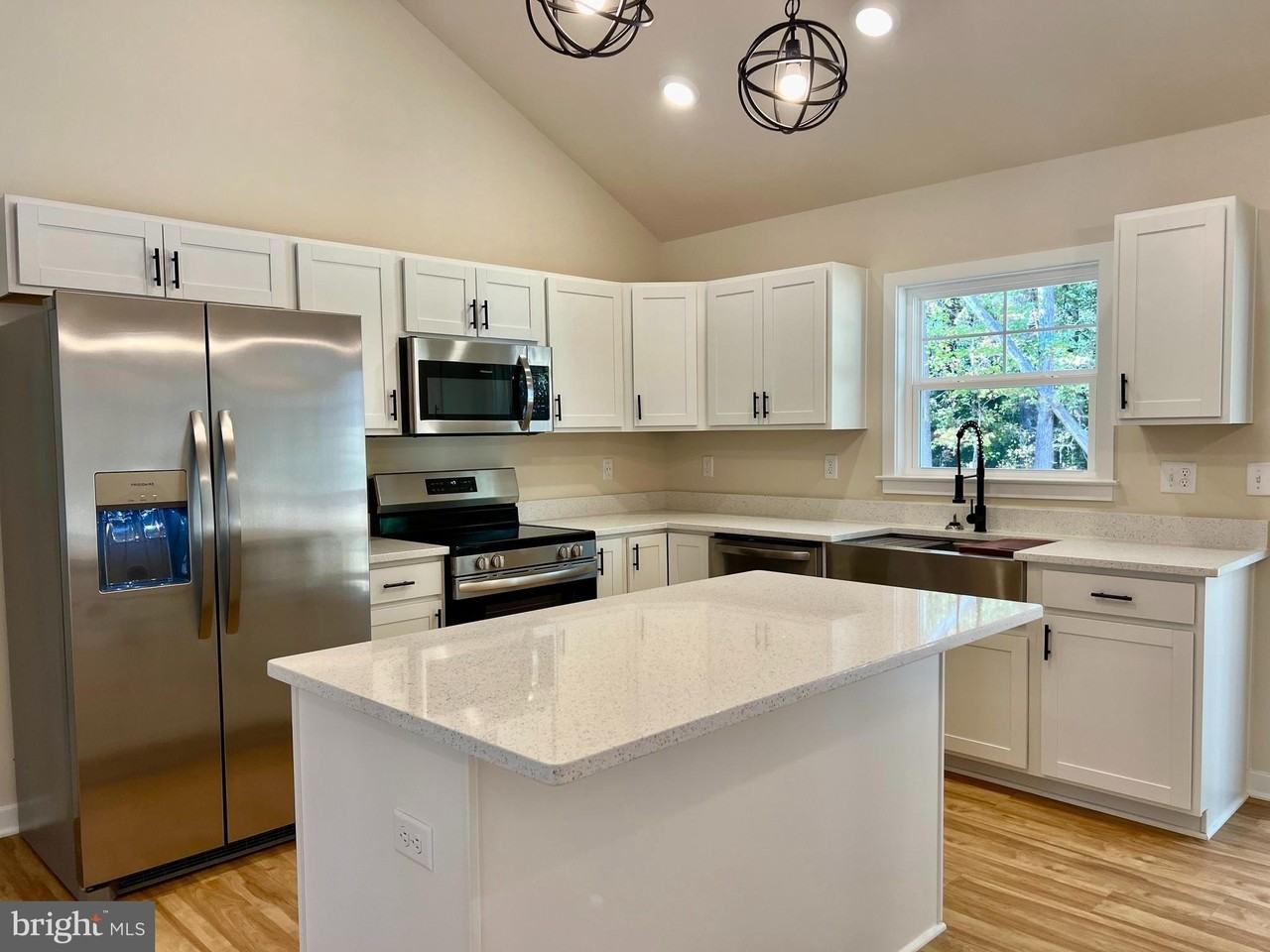 102 Azalea Way - Photo 3 of 10