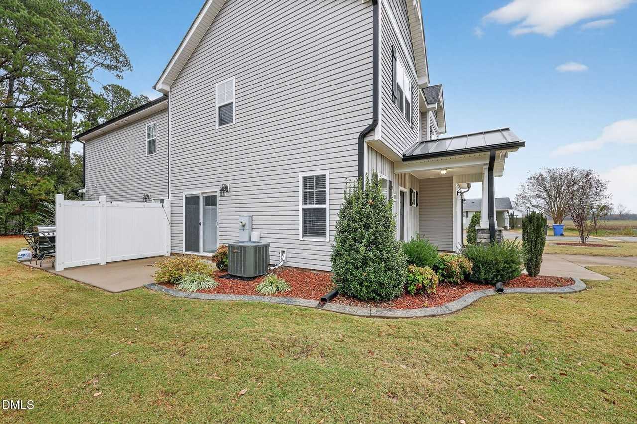 411 East 3rd Street - Photo 4 of 29