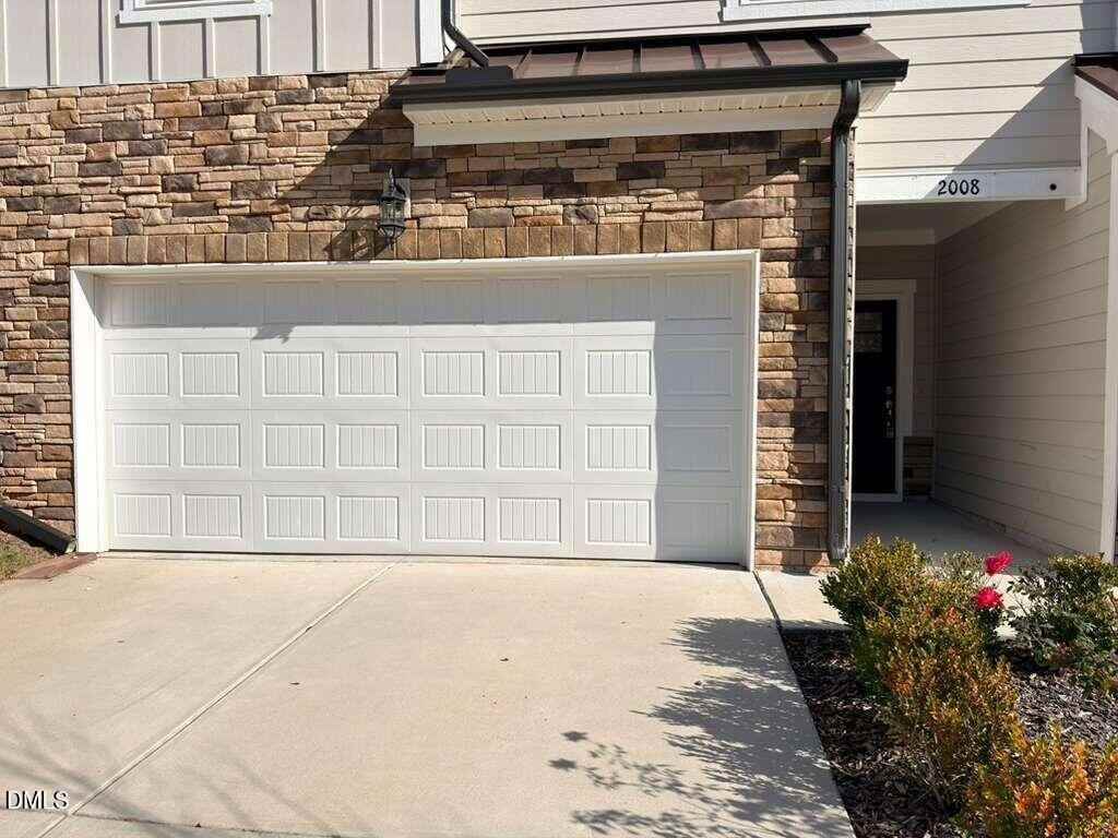 2008 Chipley Dr - Photo 2 of 34