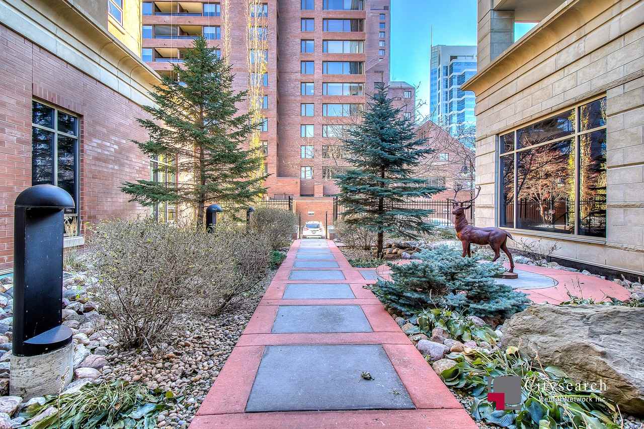 601 Princeton Way SW #601 - Photo 2 of 31