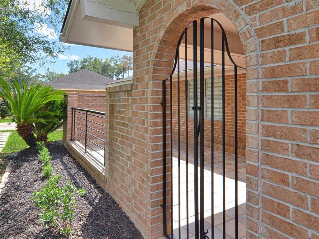 1165 Ivy Ln - Photo 5 of 35