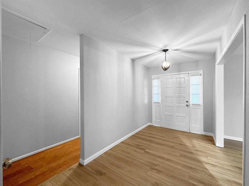 1165 Ivy Ln - Photo 6 of 35