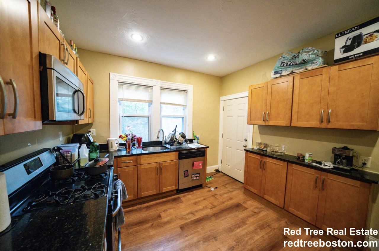 135 Saint Alphonsus St #2 - Photo 4 of 23