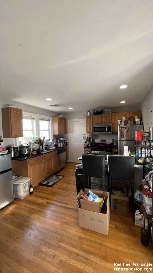 4 Iroquois St #2 - Photo 2 of 7