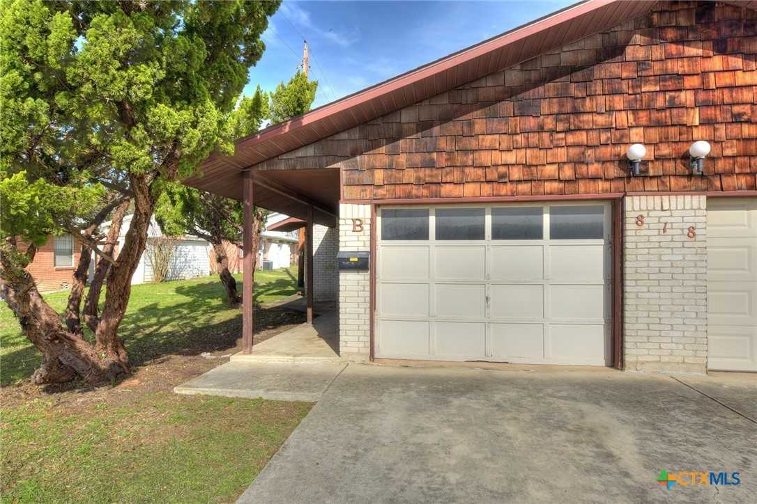 818 Lois Street North - Photo 3 of 32