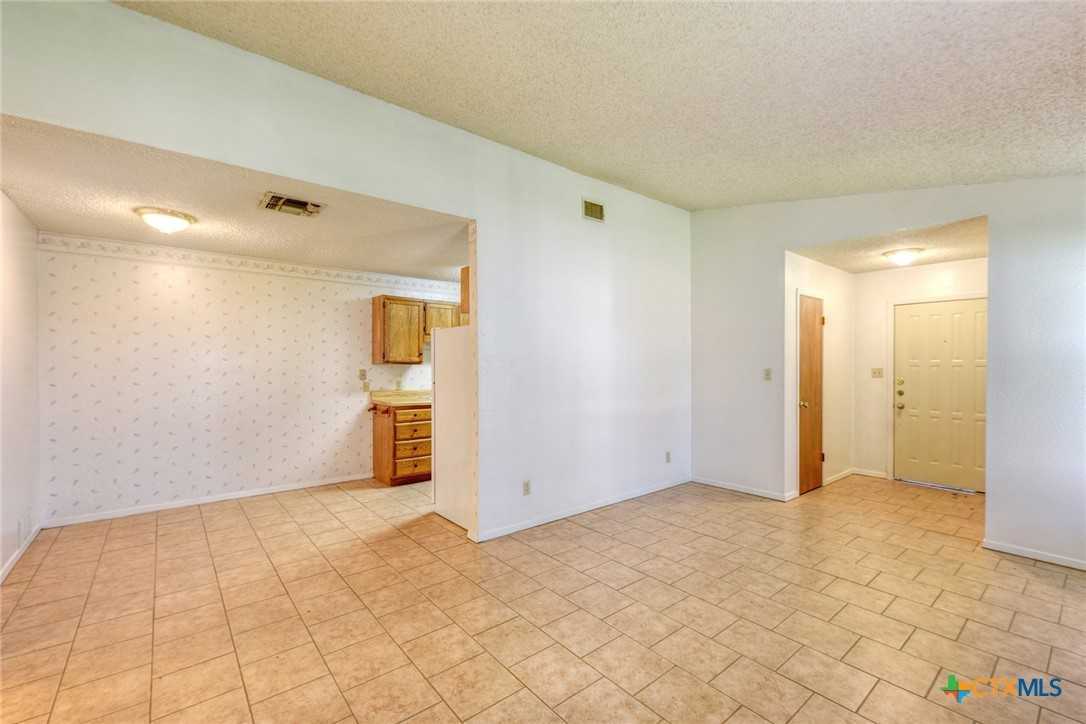 818 Lois Street North - Photo 7 of 32