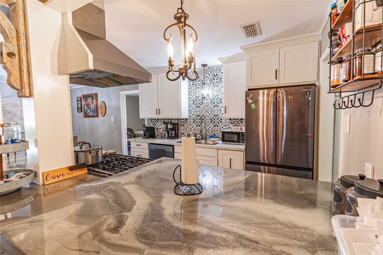 635 West Church Street - Photo 2 of 33