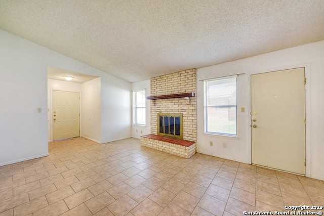 818 Lois Street North - Photo 2 of 25