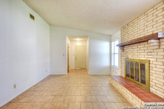 818 Lois Street North - Photo 3 of 25