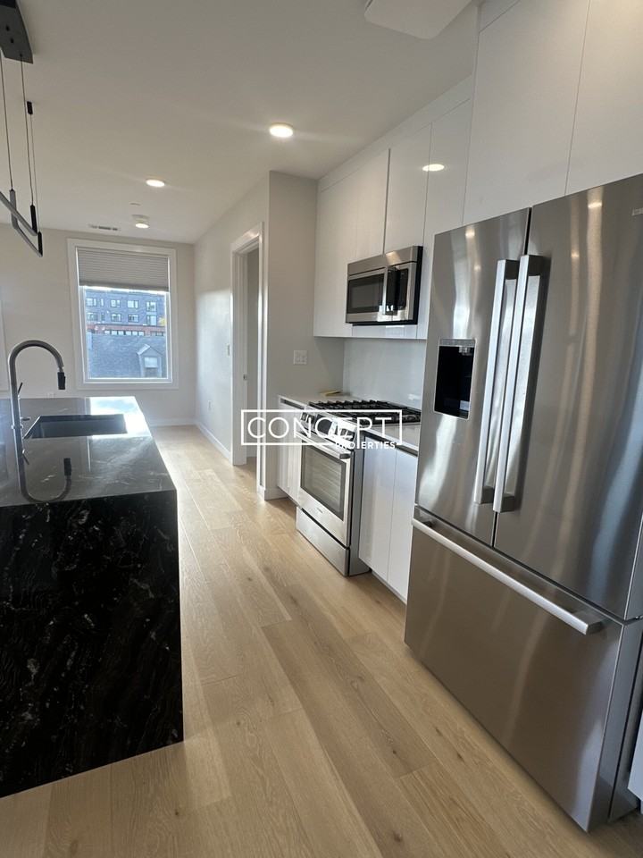 194 Sumner St #401CP - Photo 3 of 18