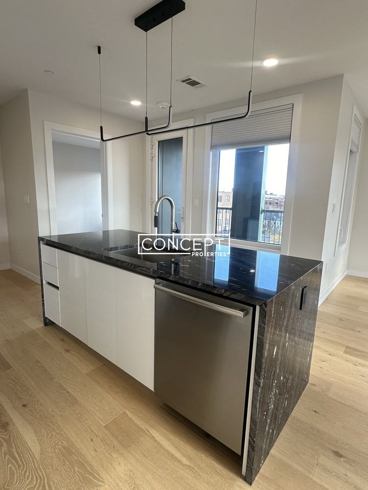 194 Sumner St #401CP - Photo 4 of 18