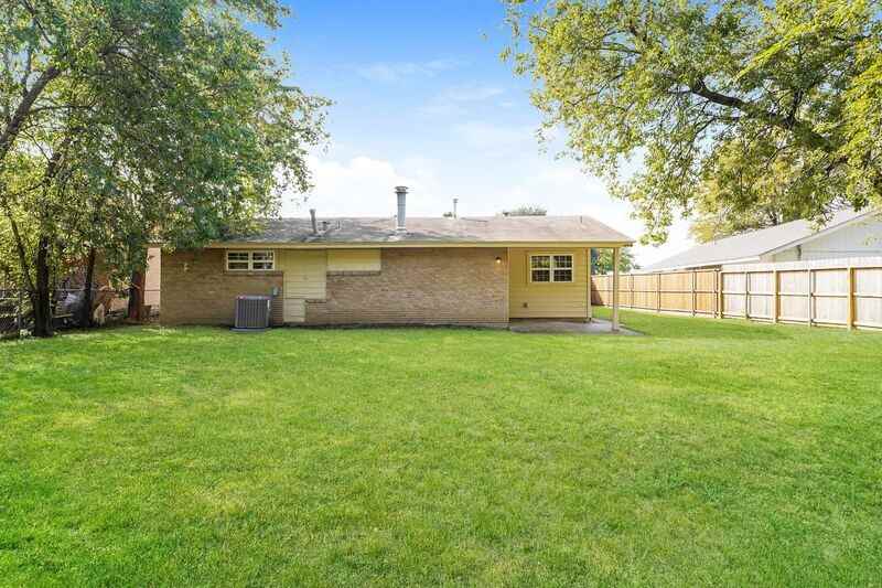 1510 Carlisle St - Photo 5 of 15