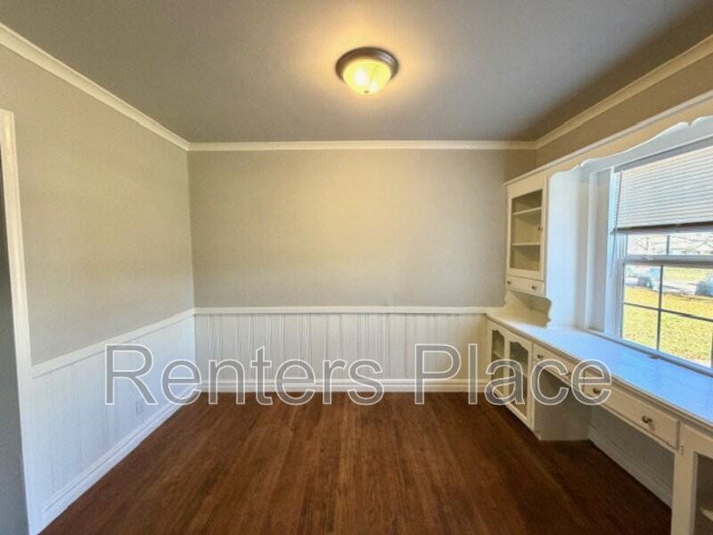 1328 South Erie Avenue - Photo 5 of 15