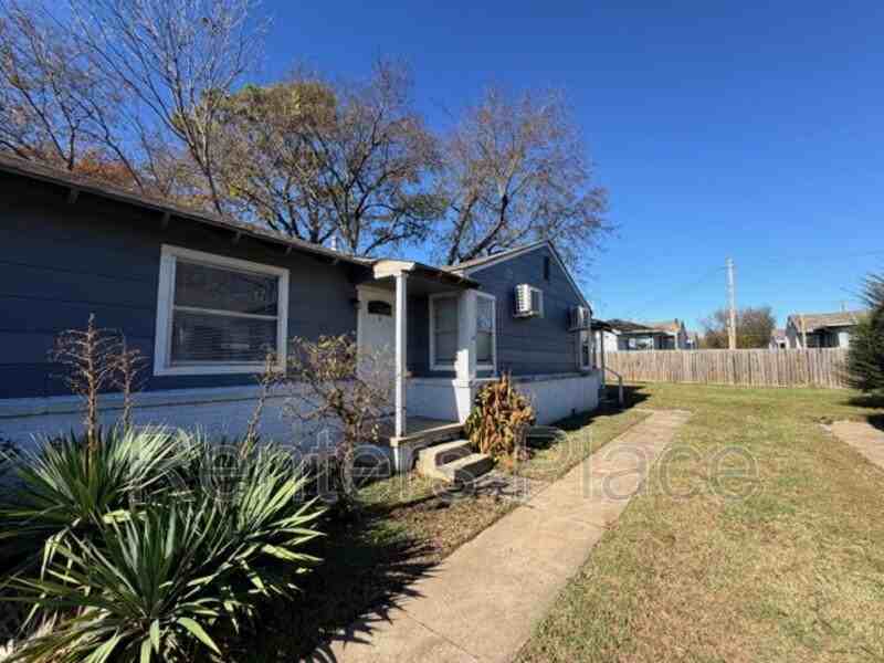 2915 E Easton St #C - Photo 2 of 12