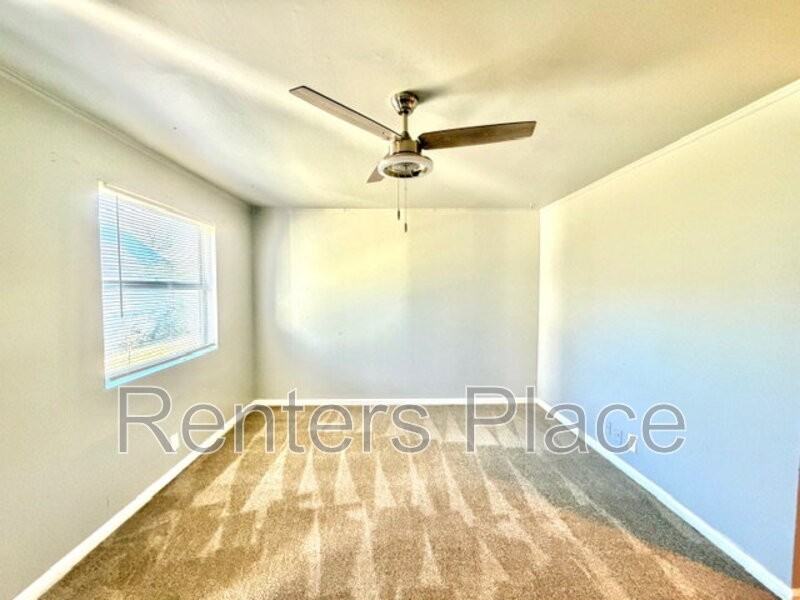 2915 E Easton St #C - Photo 4 of 12